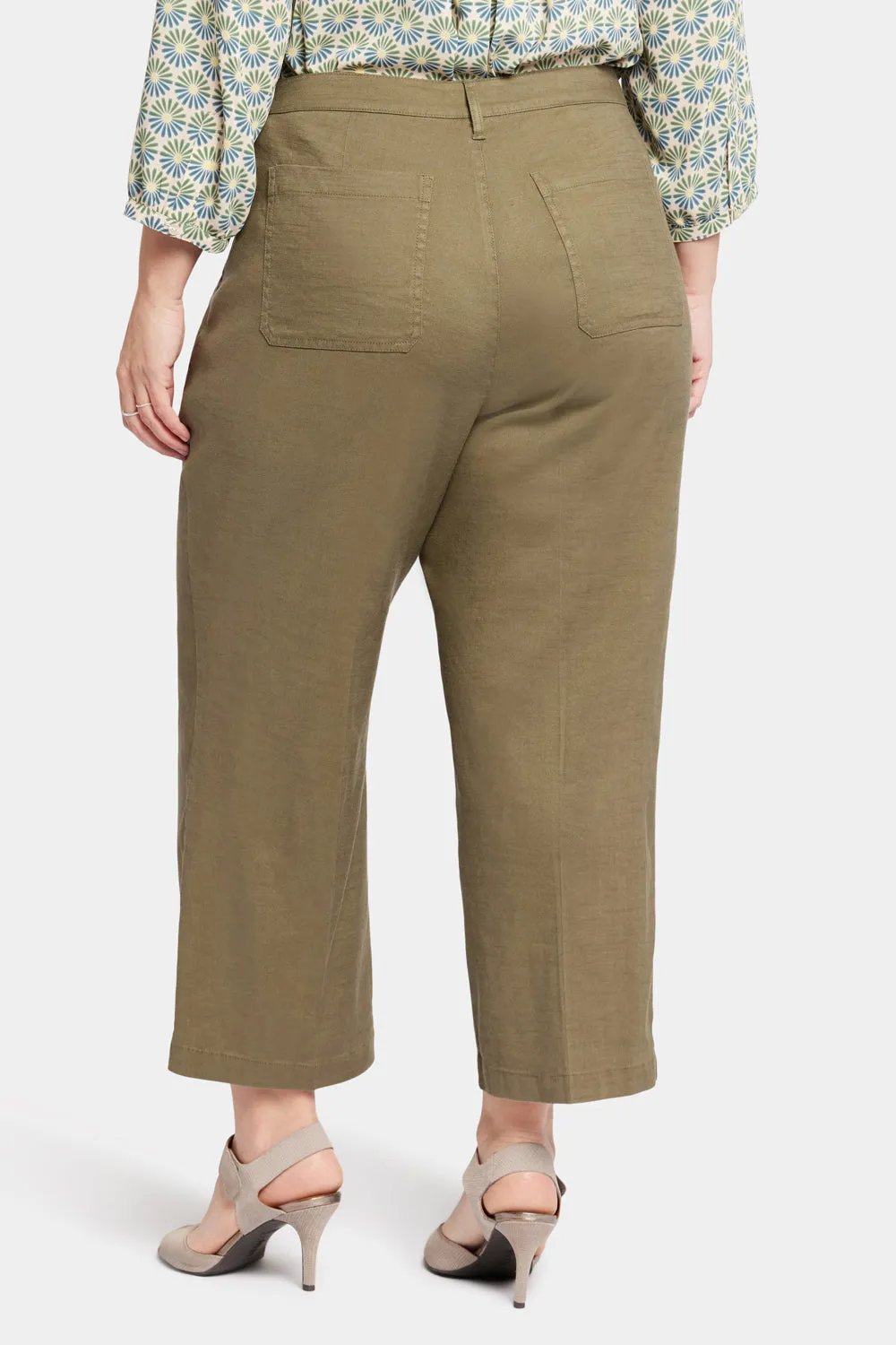 Wide Leg Cargo Capri Pants In Plus Size - Avocado