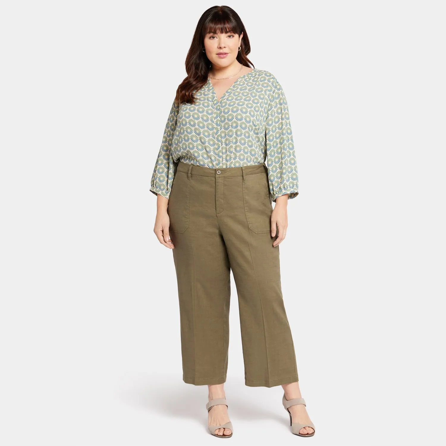 Wide Leg Cargo Capri Pants In Plus Size - Avocado