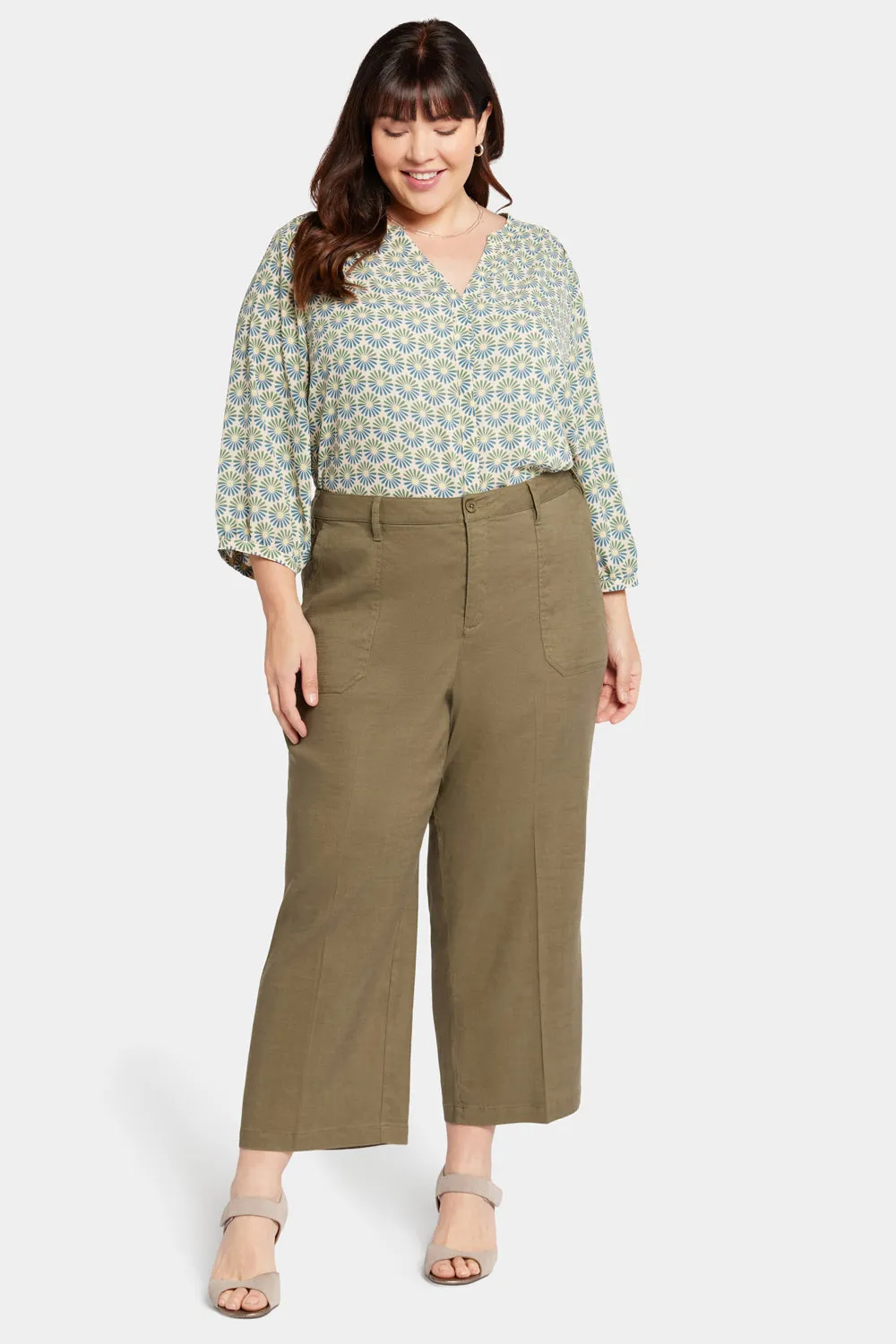 Wide Leg Cargo Capri Pants In Plus Size - Avocado